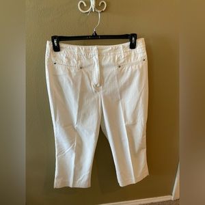 Cute white capri super comfy